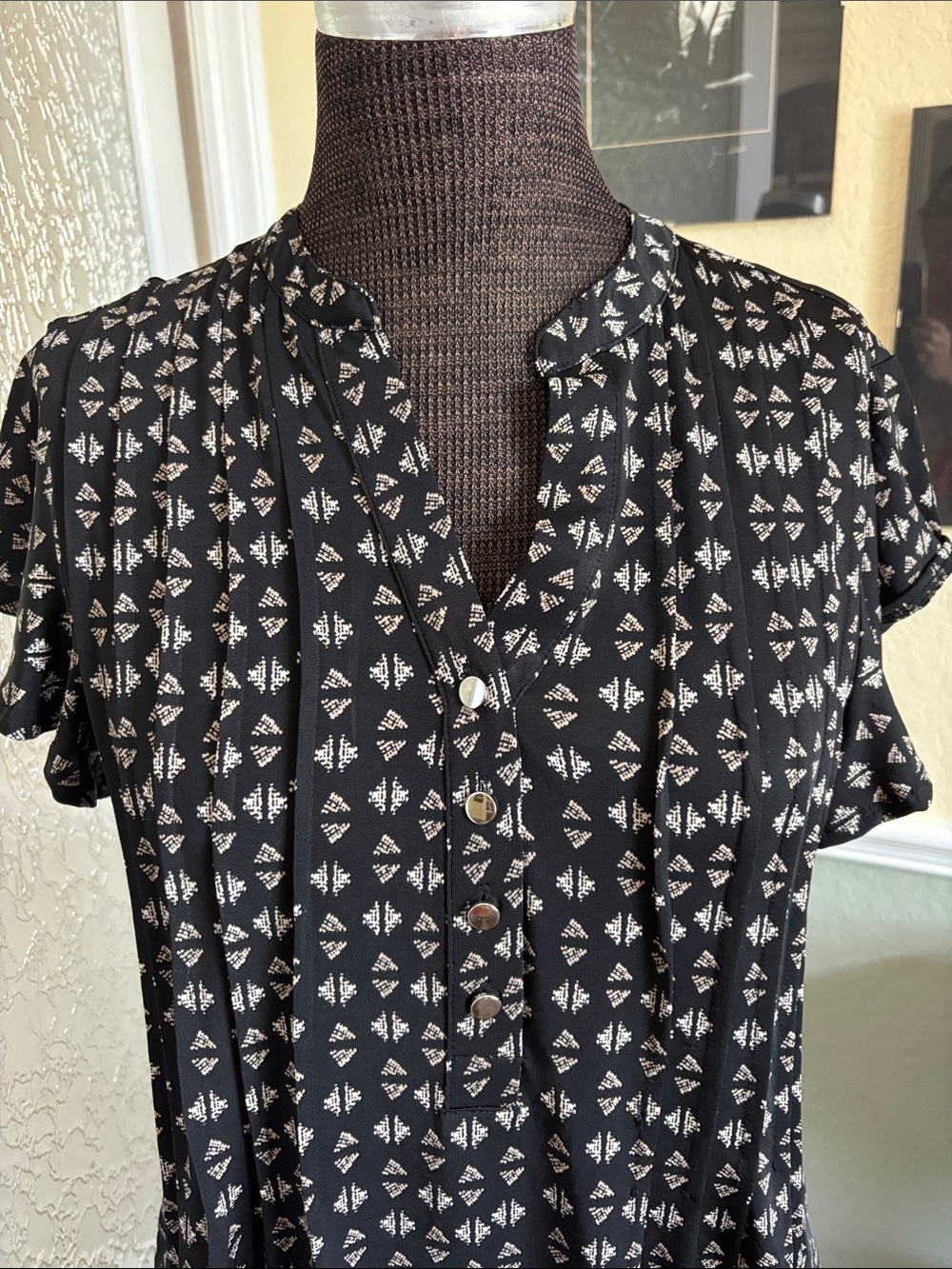 Cocomo Black Short-Sleeve Buttoned Print Blouse NWOT S - Picture 2 of 8